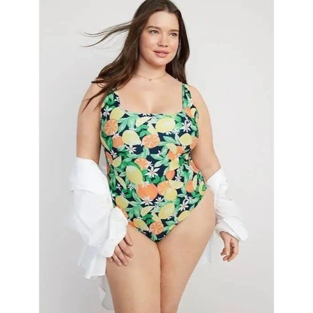 Old Navy Women’s Size XXL Twist-Back Cutout One-Piece Swimsuit Mixed Fruit